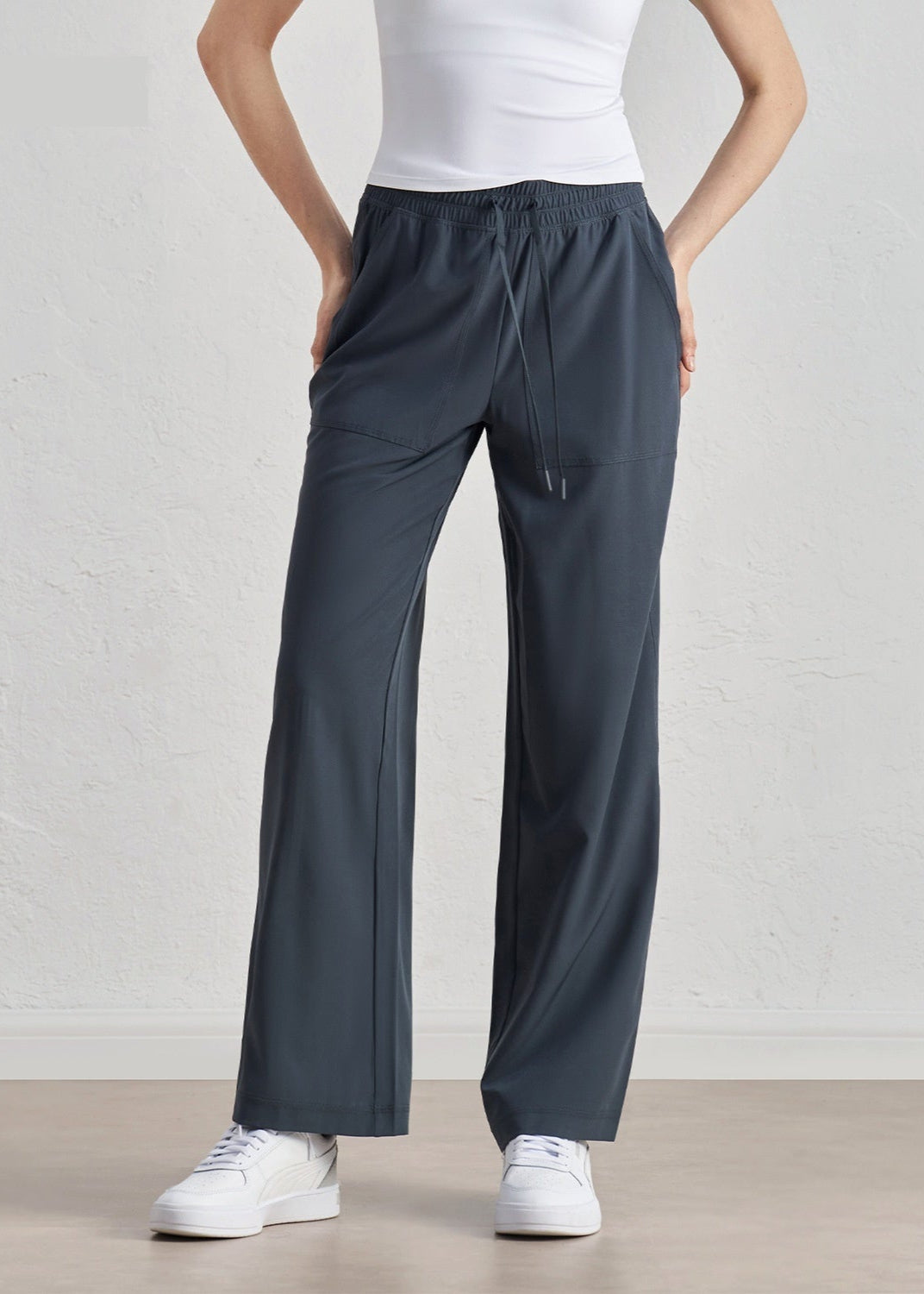 Pantalon ample taille haute à cordon