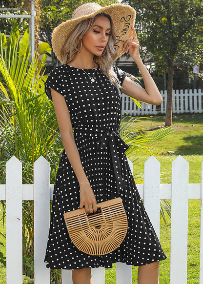 Robe midi à pois élégante ceinturée